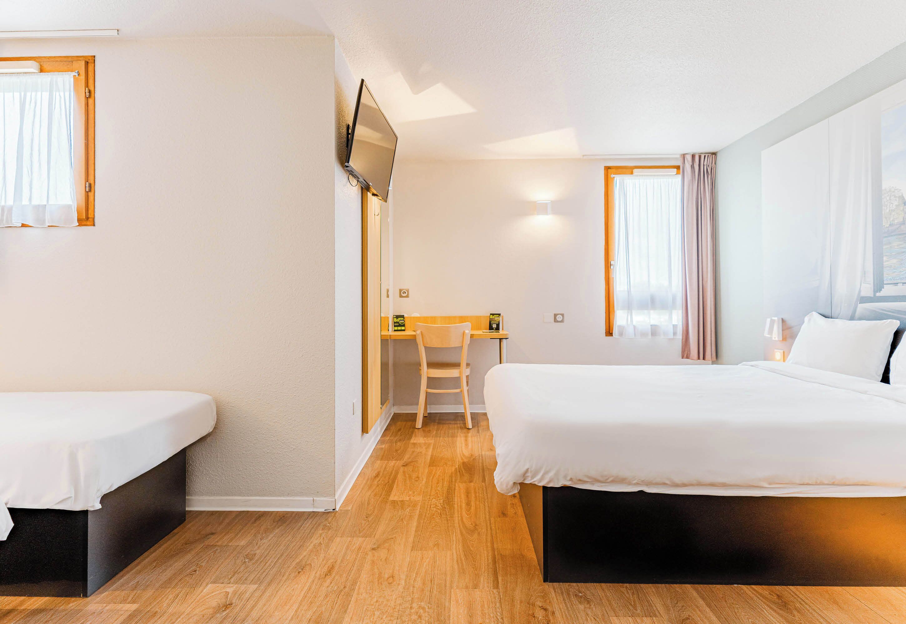 quadruple room, non smoking | premium bedding, desk, soundproofing, free wifi