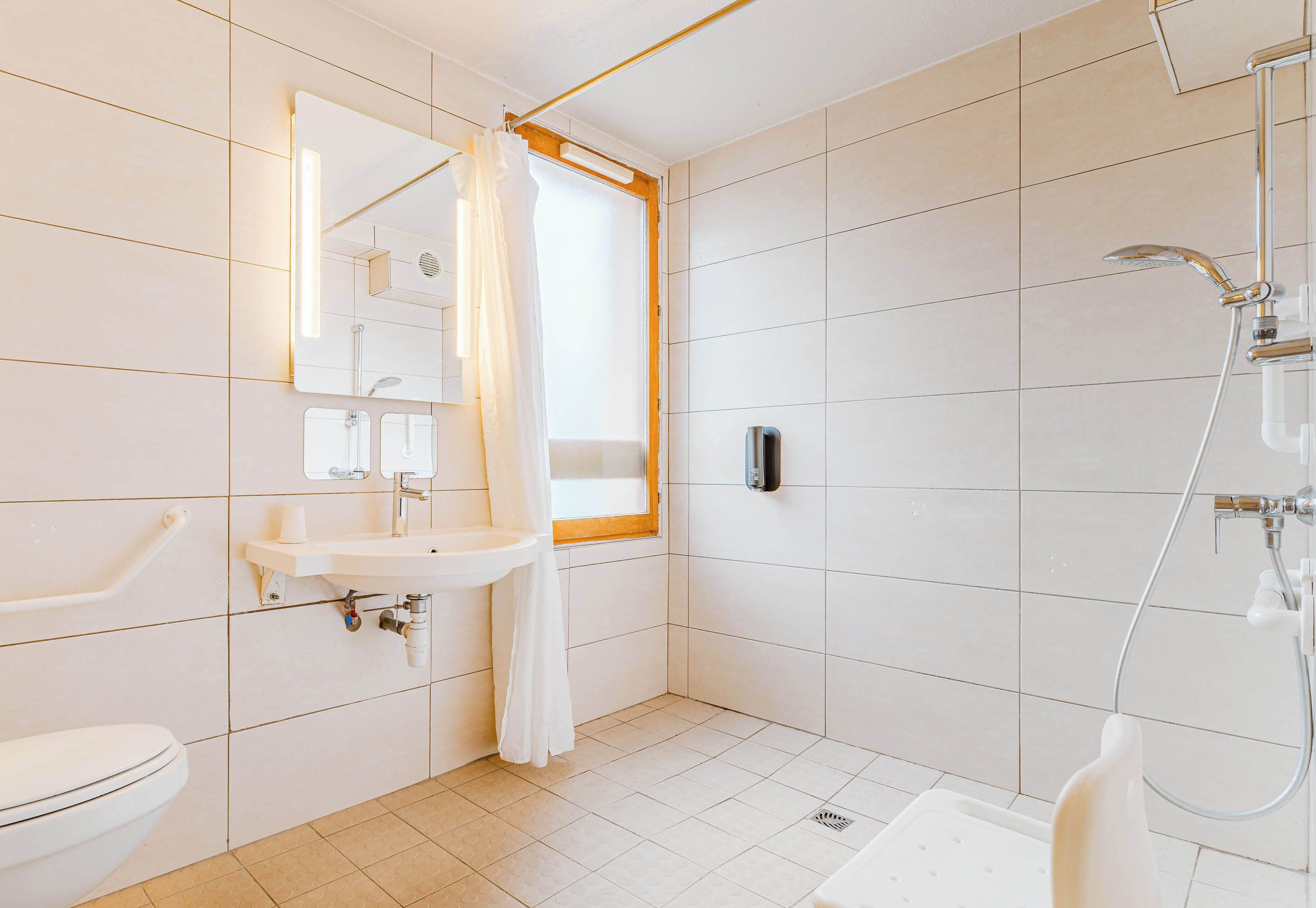 double room, mobility accessible, non smoking | bathroom | shower, free toiletries, towels