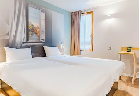 Ropa de cama de alta calidad, escritorio y sistema de insonorización