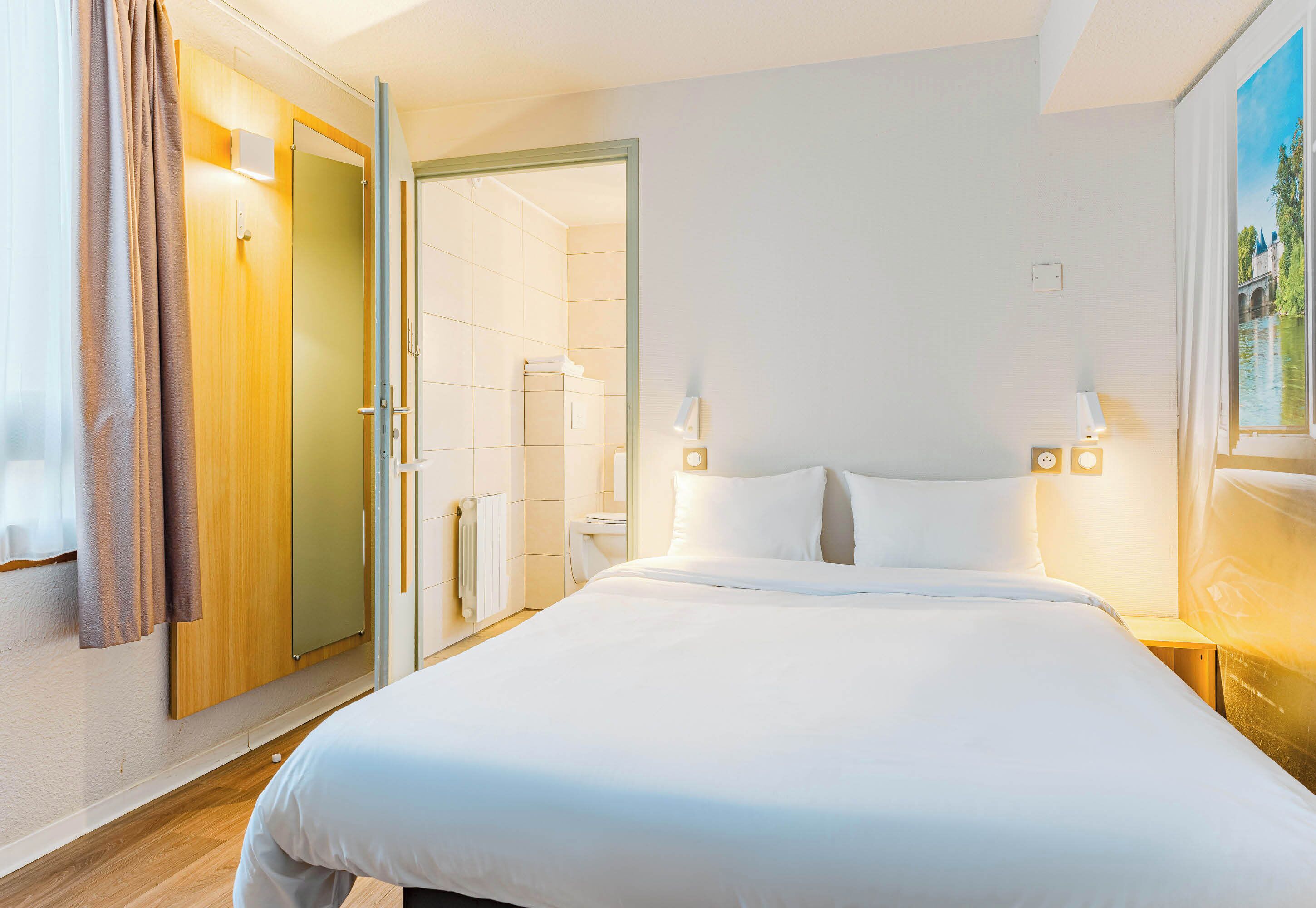 double room, mobility accessible, non smoking | premium bedding, desk, soundproofing, free wifi