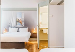 四人房, 无烟房 | 高档床上用品、办公桌、隔音、免费 WiFi