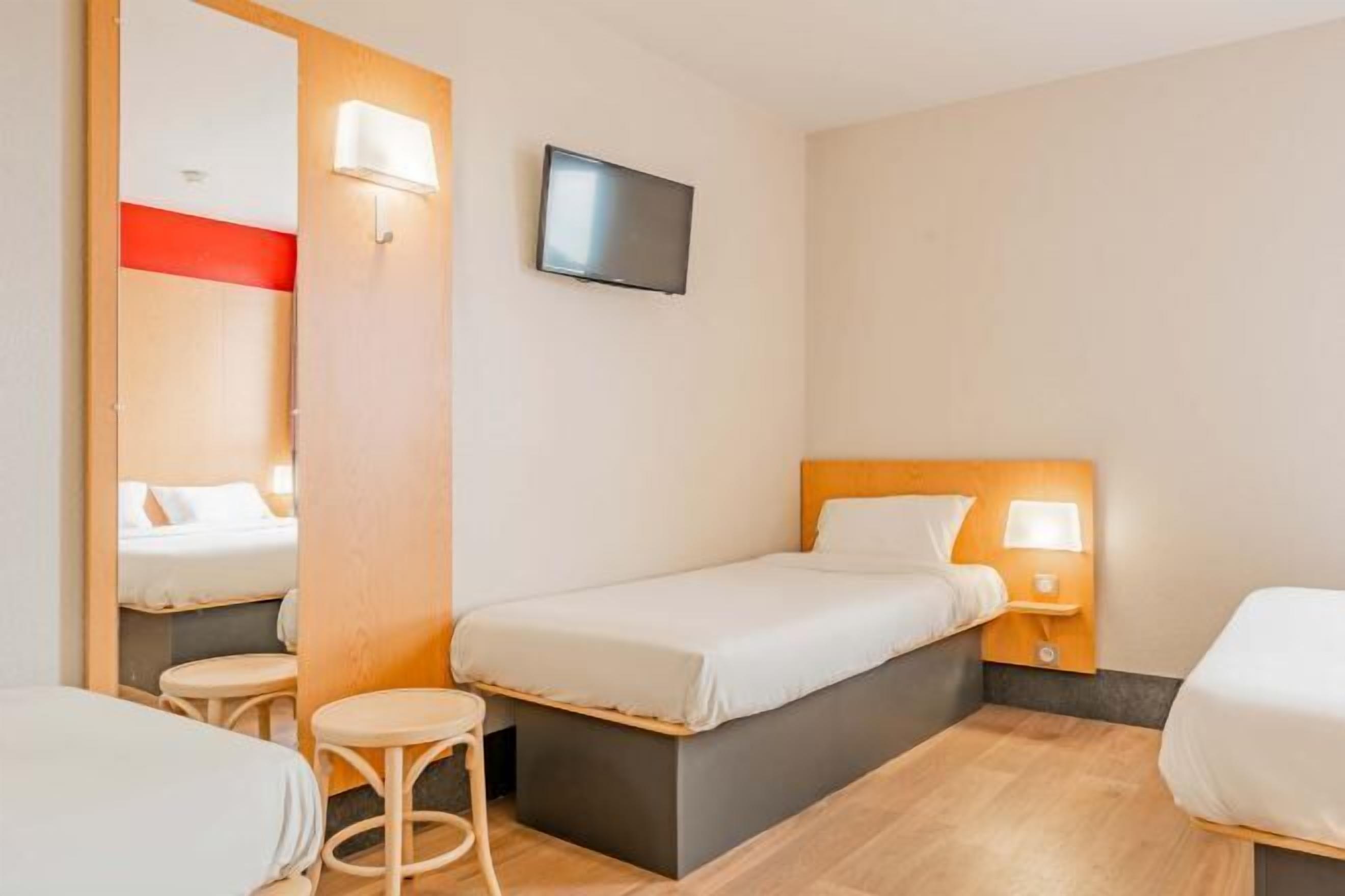 Desk, blackout curtains, soundproofing, free WiFi