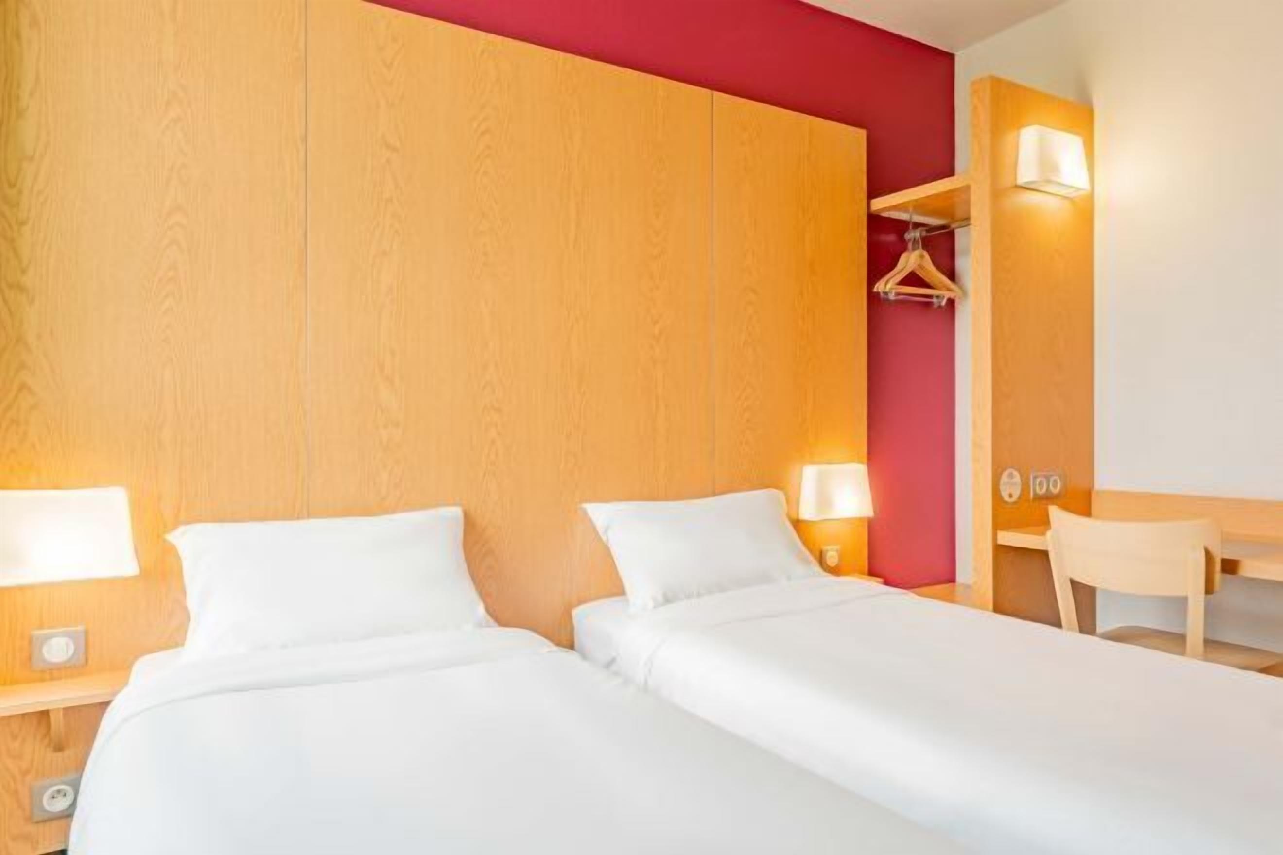 Desk, blackout curtains, soundproofing, free WiFi