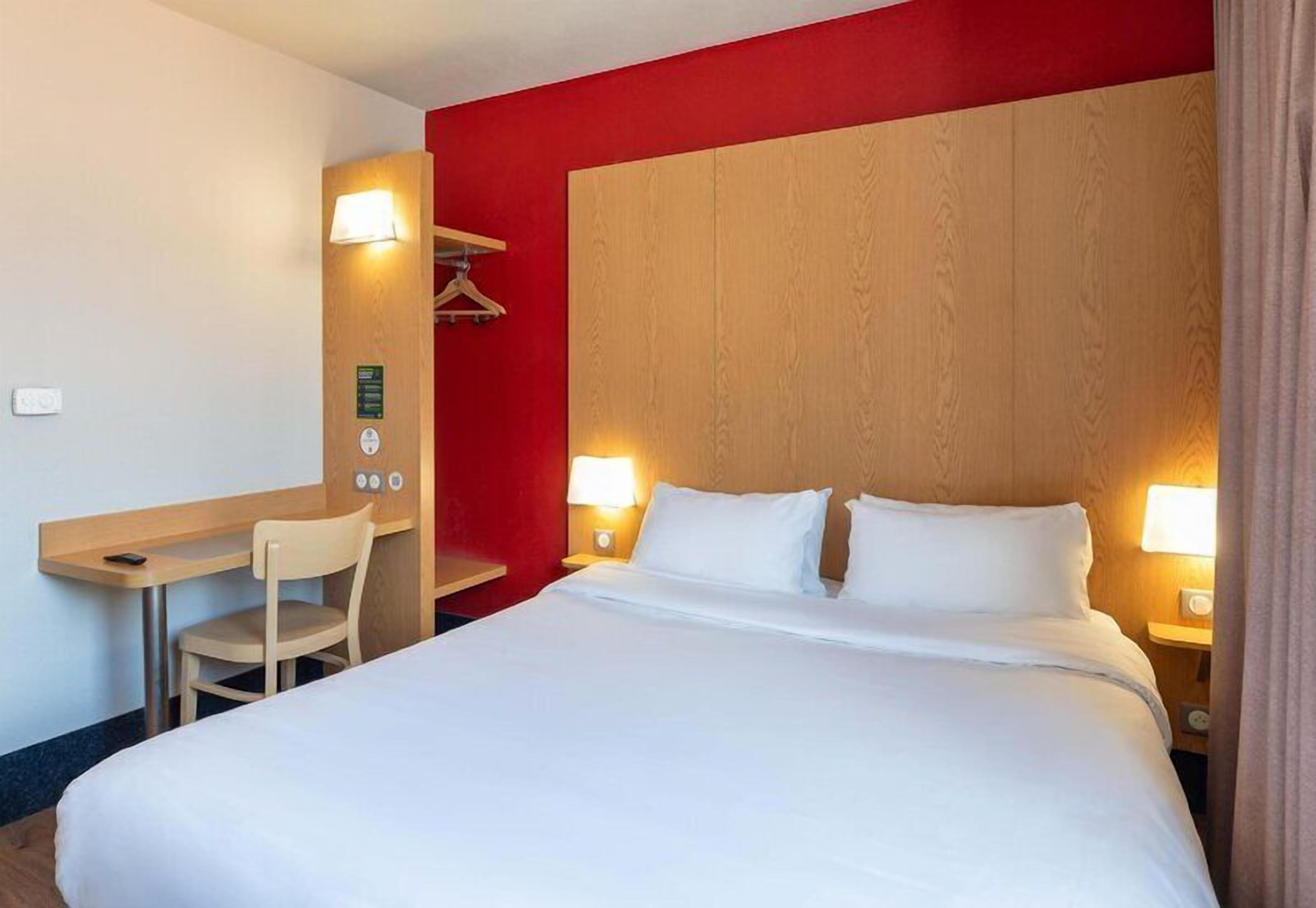 Bureau, chambres insonorisées, lits bébé (gratuits), Wi-Fi gratuit