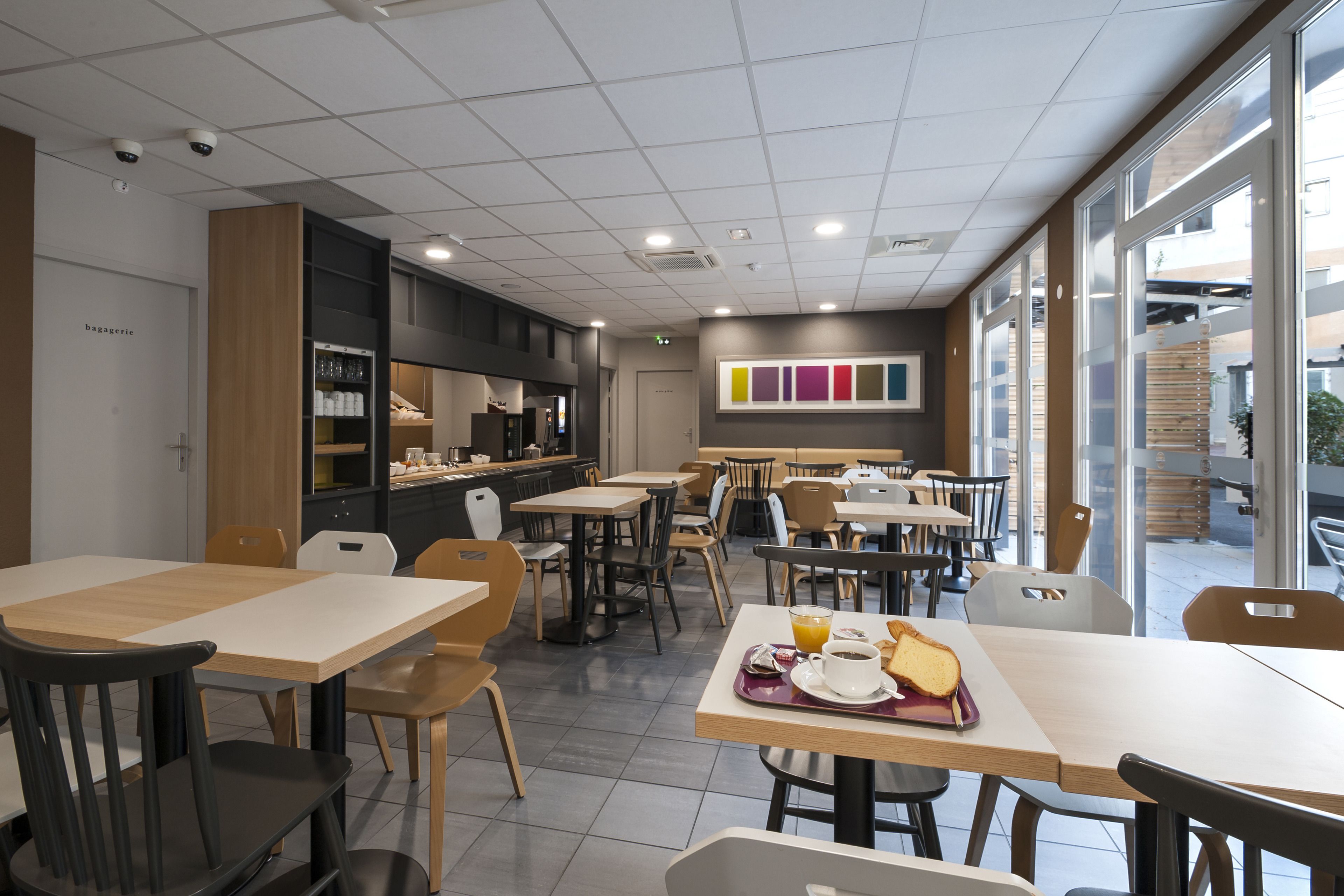 Daily buffet breakfast for a fee