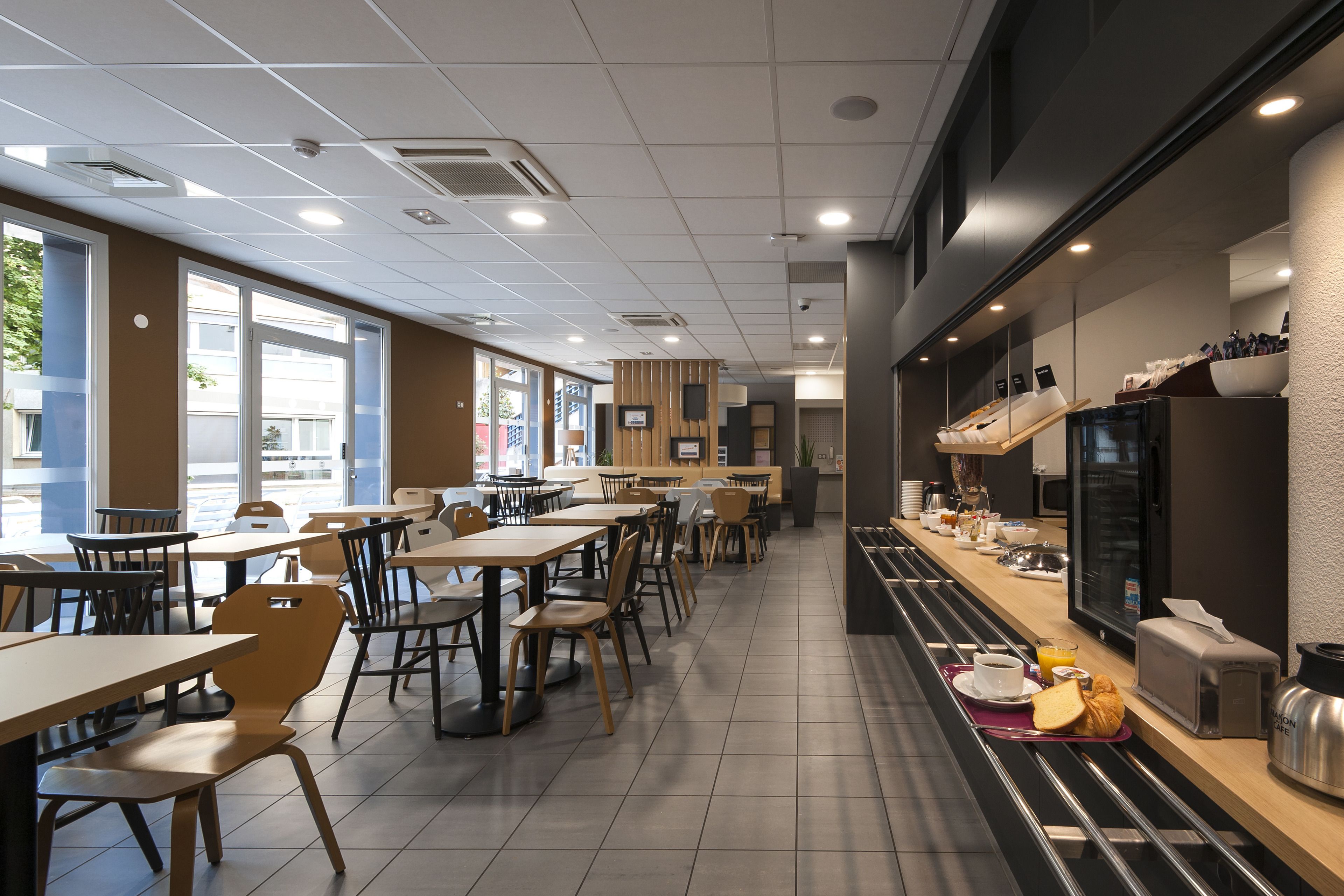 daily buffet breakfast for a fee