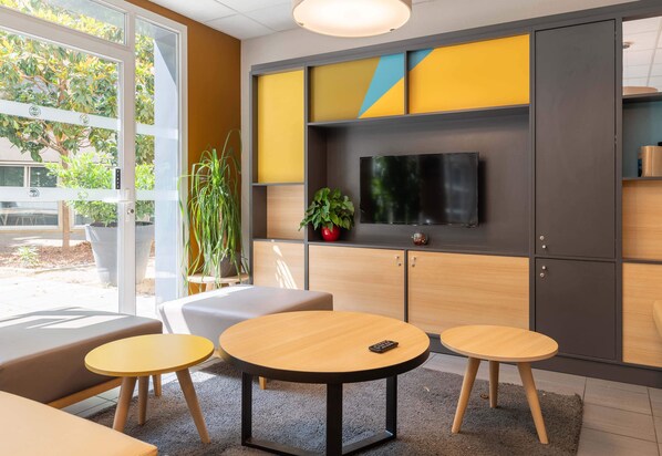 Coin salon dans le hall