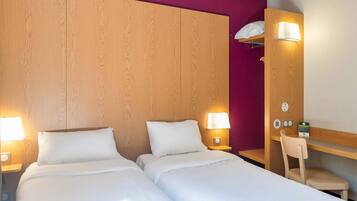 Chambre avec lits jumeaux, non-fumeurs | Bureau, chambres insonorisées, lits bébé (gratuits), Wi-Fi gratuit