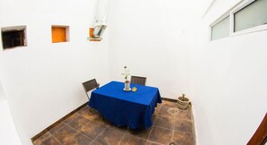 Se sirven desayunos, comidas, cenas y cocina peruana