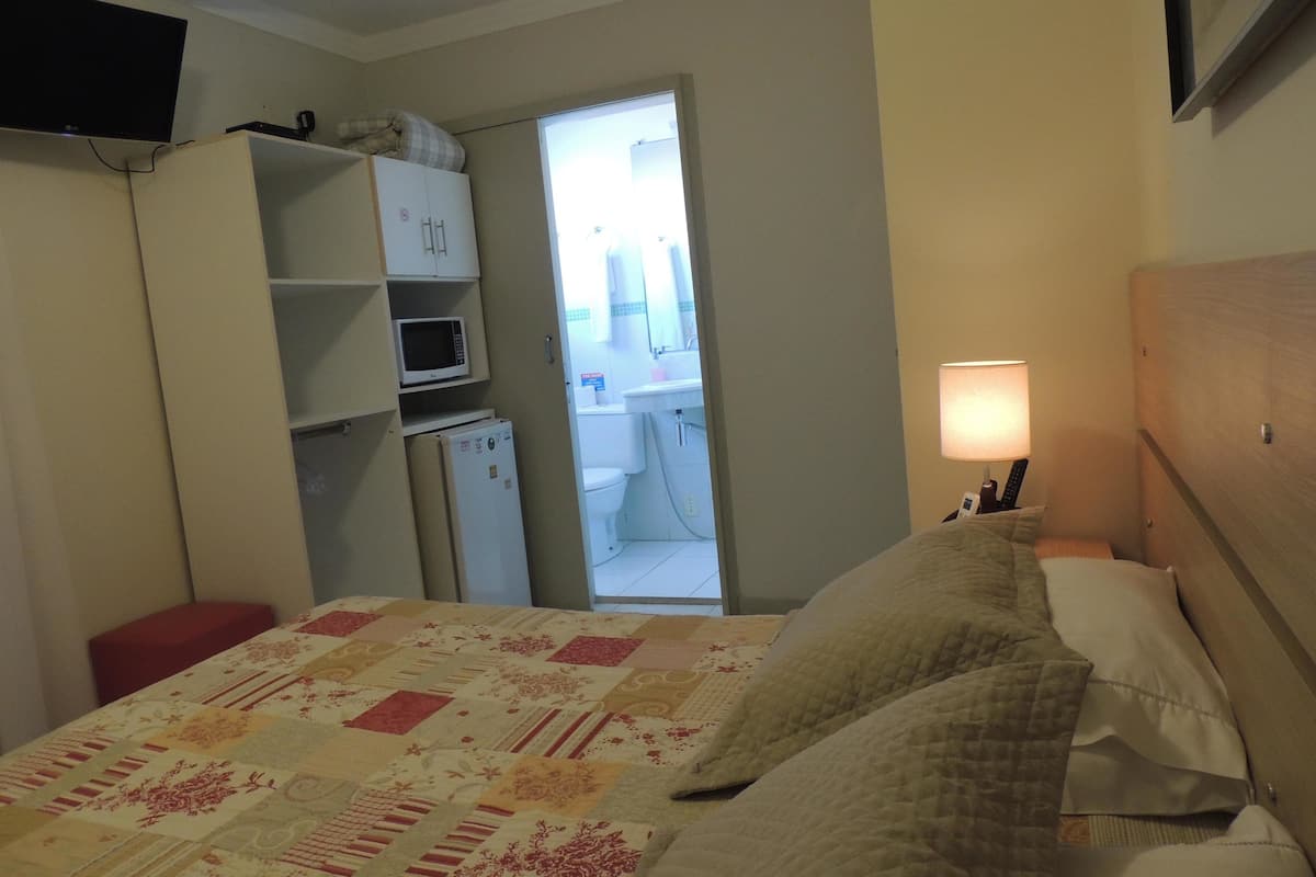 Minibar, blackout drapes, WiFi (free)