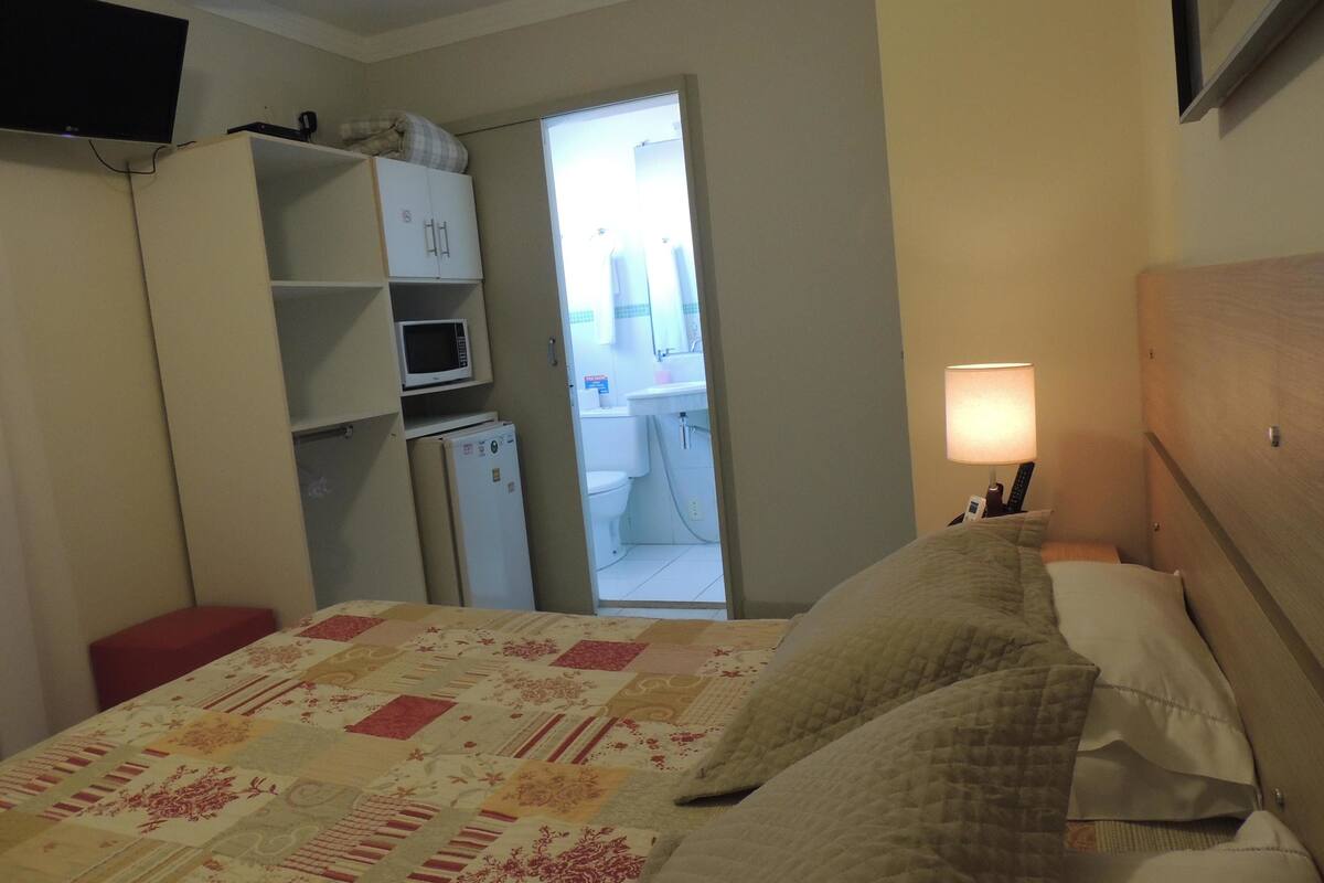 Frigobar, cortinas blackout, Wi-Fi de cortesia