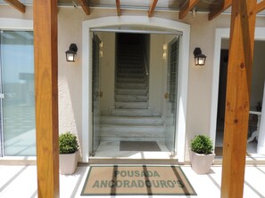 Entrada de la propiedad