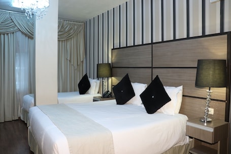 Decoración personalizada, muebles diferentes y wifi gratis . Hotel Luxsur