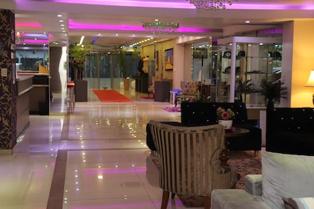 Recepción. Hotel Luxsur