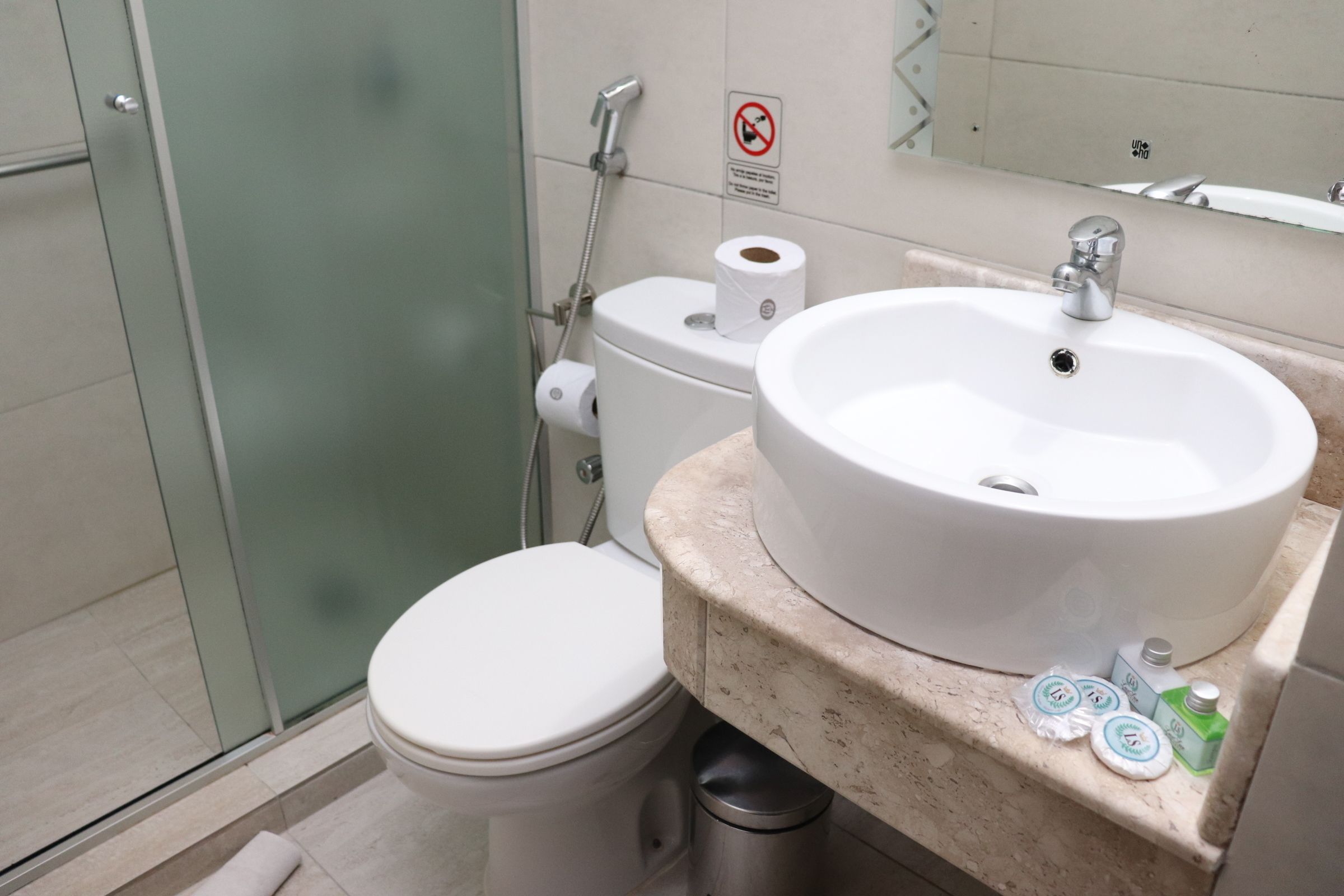 standard single room | bathroom | shower, hair dryer, towels