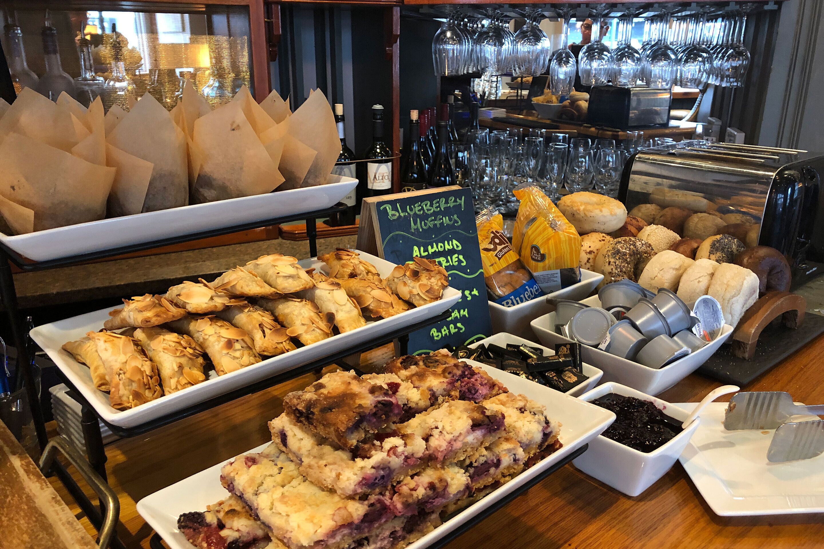 free daily continental breakfast