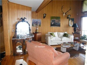 Superior House, 4 Bedrooms, Lagoon View | Living area | LCD TV - Famko (Puerto Varas)