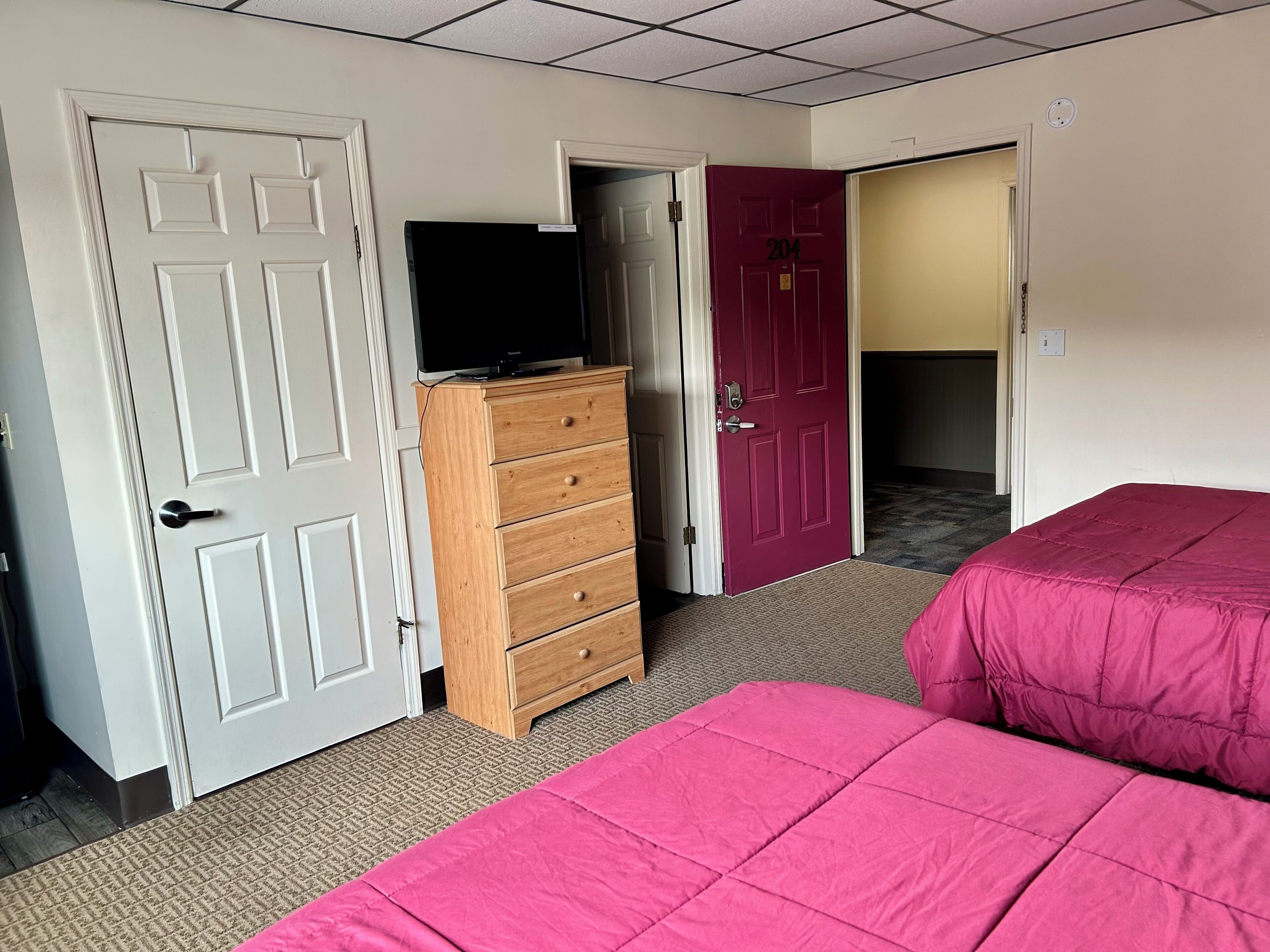 Chambre Double Standard pour 1 personne, 2 lits doubles | Rideaux occultants, fer et planche à repasser, Wi-Fi gratuit