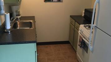 Standard Suite, 1 Bedroom | Private kitchen