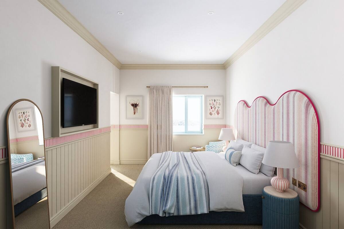 Family Room | Desk, iron/ironing board (on request), WiFi (free), bed sheets