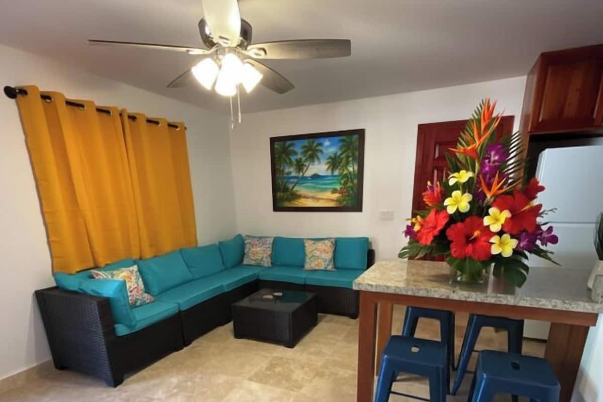 Comfort Condo, 2 Bedrooms | Living area