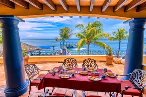 Breakfast, lunch, dinner served; Caribbean cuisine 