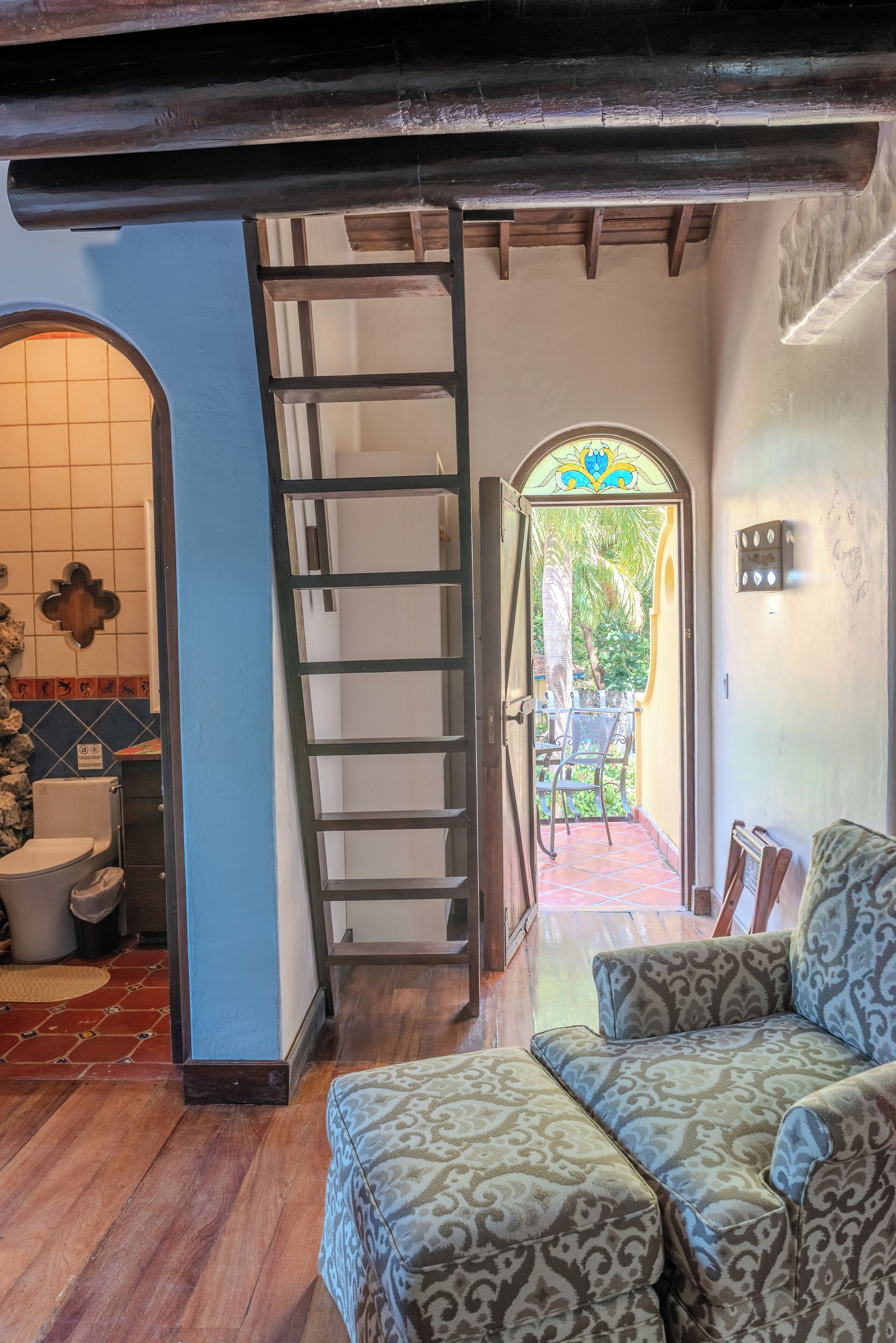 ห้องคอมฟอร์ท | เครื่องนอนระดับพรีเมียม, เตียงพร้อมฟูกเสริมที่นอน, ตู้นิรภัยในห้องพัก