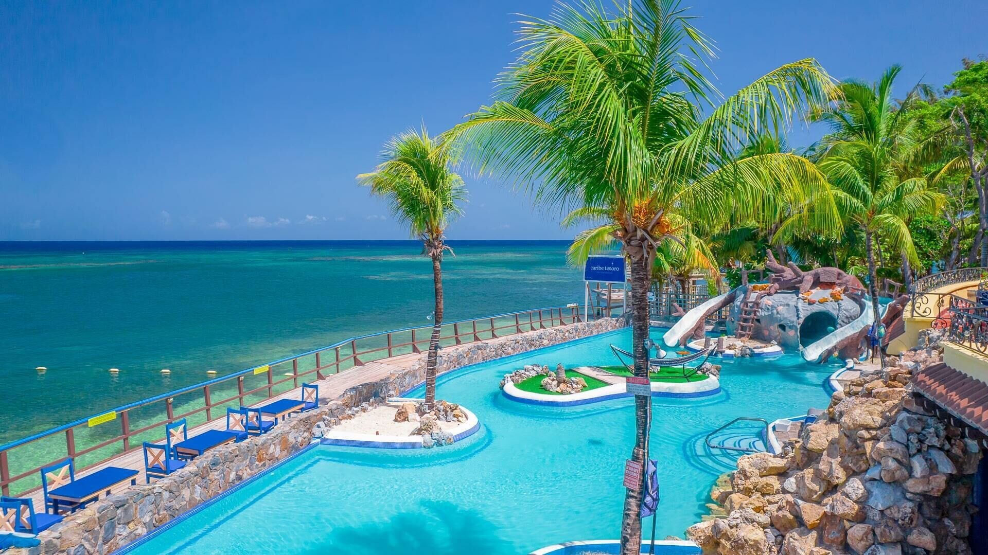 outdoor pool, pool loungers