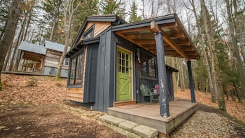 Cabin (MoonShadow) | Dihias secara berasingan, dilengkapkan perabot secara berasingan