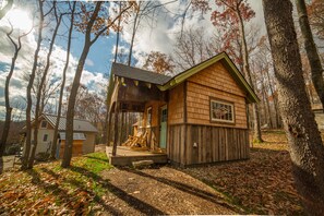 Cabin (Cairn) | Exterior - Blue Moon Rising (McHenry)