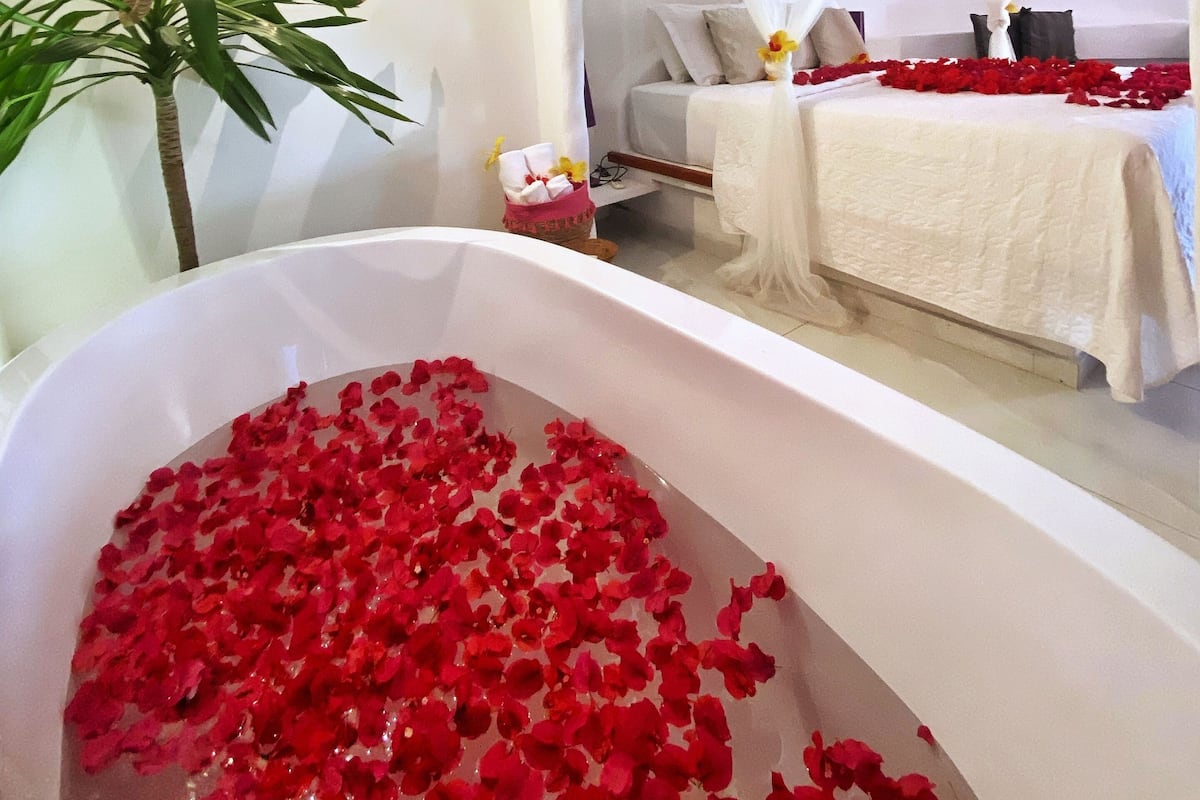 Luxury Room | Individually decorated, individually furnished, free WiFi, bed sheets