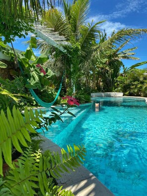 Outdoor pool, open 6:00 AM to 10:00 PM, pool loungers - Pousada Ilha do Vento (São Miguel do Gostoso)