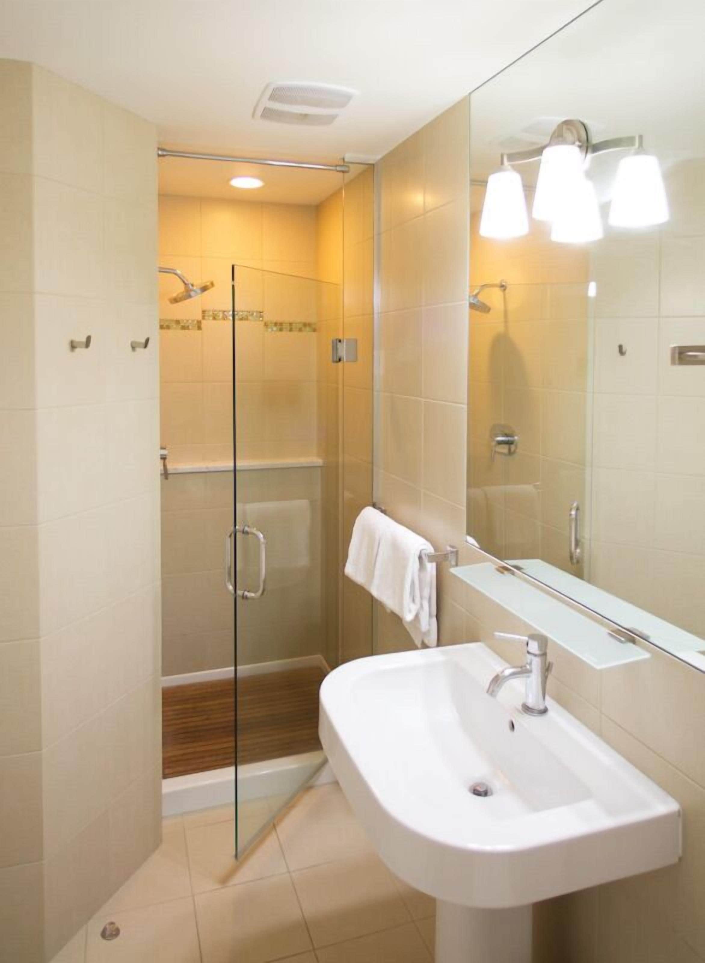 studio, balcony, ocean view | bathroom | free toiletries, hair dryer, towels