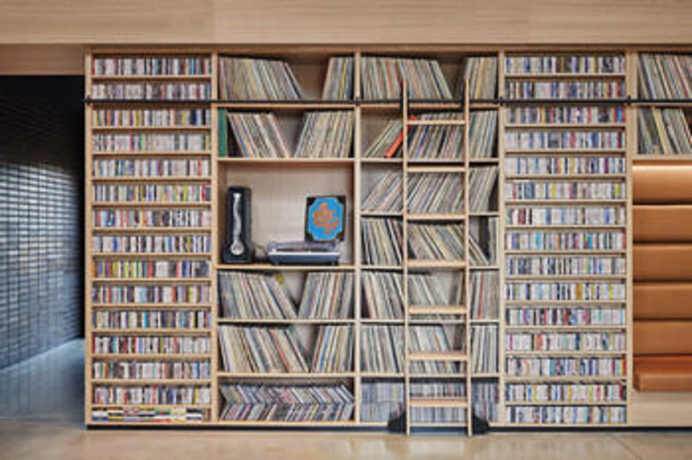 2 bars/lounges, lobby lounge, rooftop bar