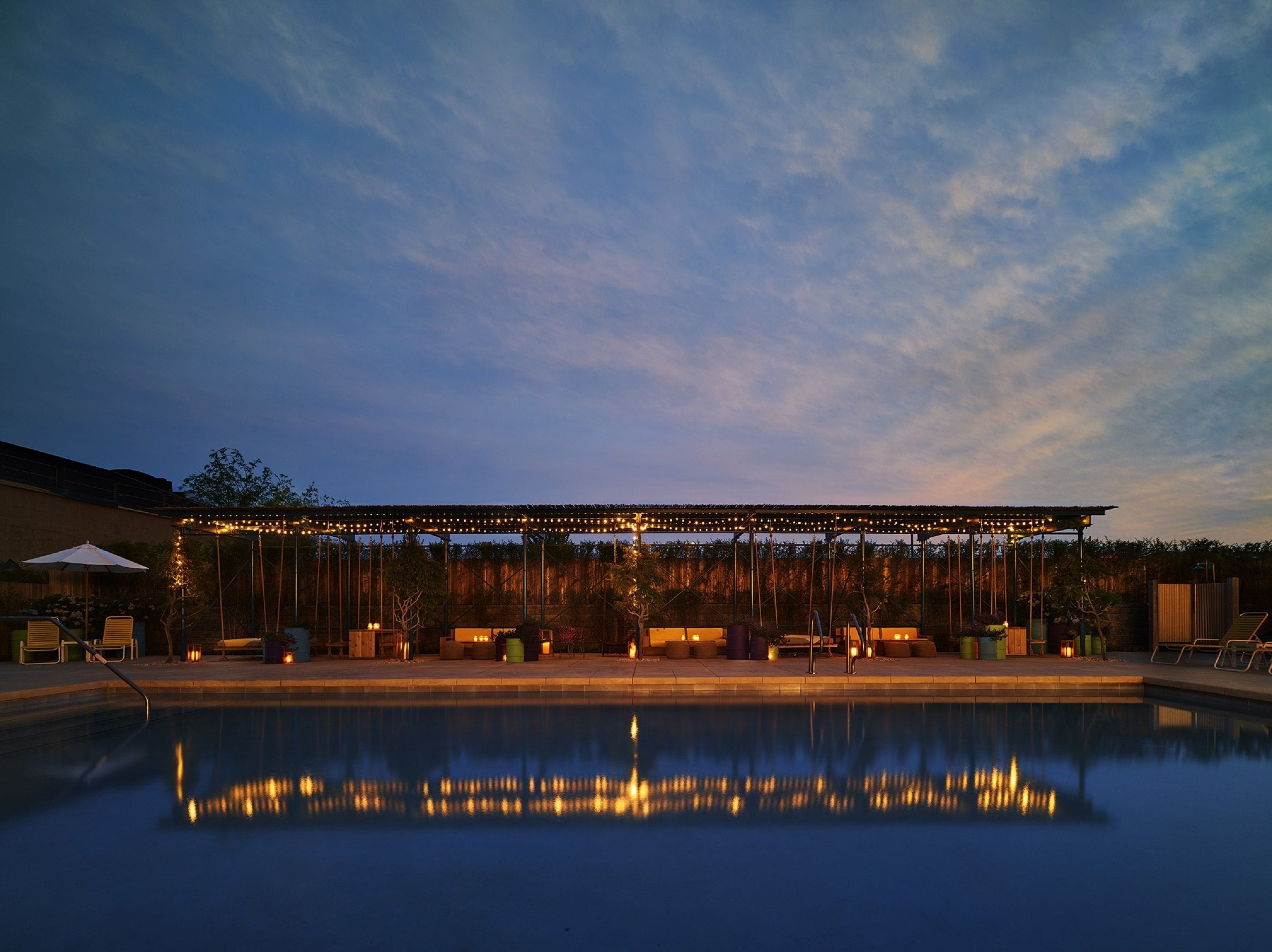 Kauden mukainen ulkouima-allas, maksullisia cabañoita, aurinkovarjoja