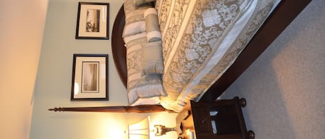 Deluxe-svíta - 1 stórt tvíbreitt rúm - útsýni yfir vínekru | Ókeypis þráðlaus nettenging, rúmföt