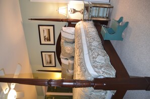 Svit Deluxe - 1 kingsize-säng - utsikt mot vingård | Gratis wi-fi och sängkläder