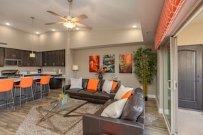 Premium Apartment, 3 Bedrooms, Resort View, Poolside | Living area