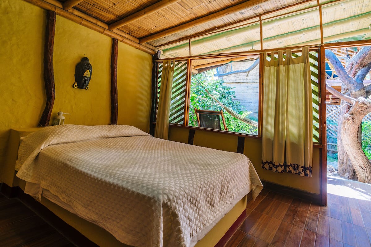 In-room safe, free WiFi, bed sheets