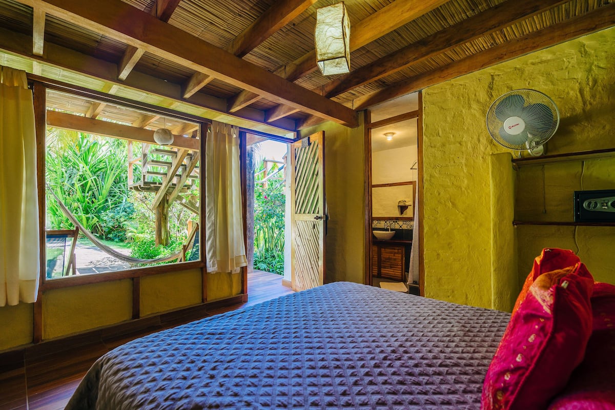 In-room safe, free WiFi, bed sheets