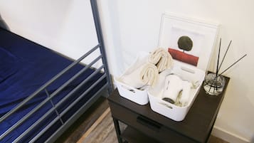 書桌、隔音、免費 Wi-Fi、床單