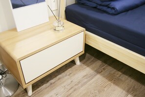 Desk, soundproofing, free WiFi, bed sheets - Seoul Dalbit Dongdaemun Guesthouse (Seoul)