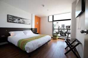 In-room safe, desk, soundproofing, iron/ironing board - Casa Q (Quito)