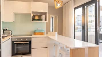 Deluxe Double Crash Pad | Premium bedding, in-room safe, free WiFi, bed sheets