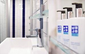 Premium bedding, in-room safe, free WiFi, bed sheets - Mojo Hotel (Cape Town)