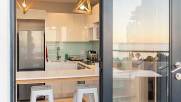 Deluxe Double Crash Pad | Premium bedding, in-room safe, free WiFi, bed sheets