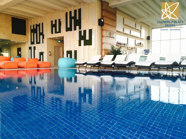 Innenpool, Sonnenschirme