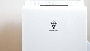 Una impresora blanca con un logo y el texto "Ion Pharmaceutics".