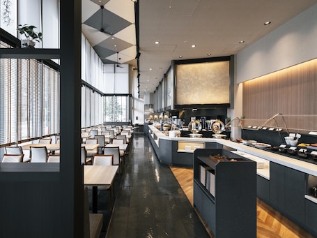 供应早餐、午餐和晚餐