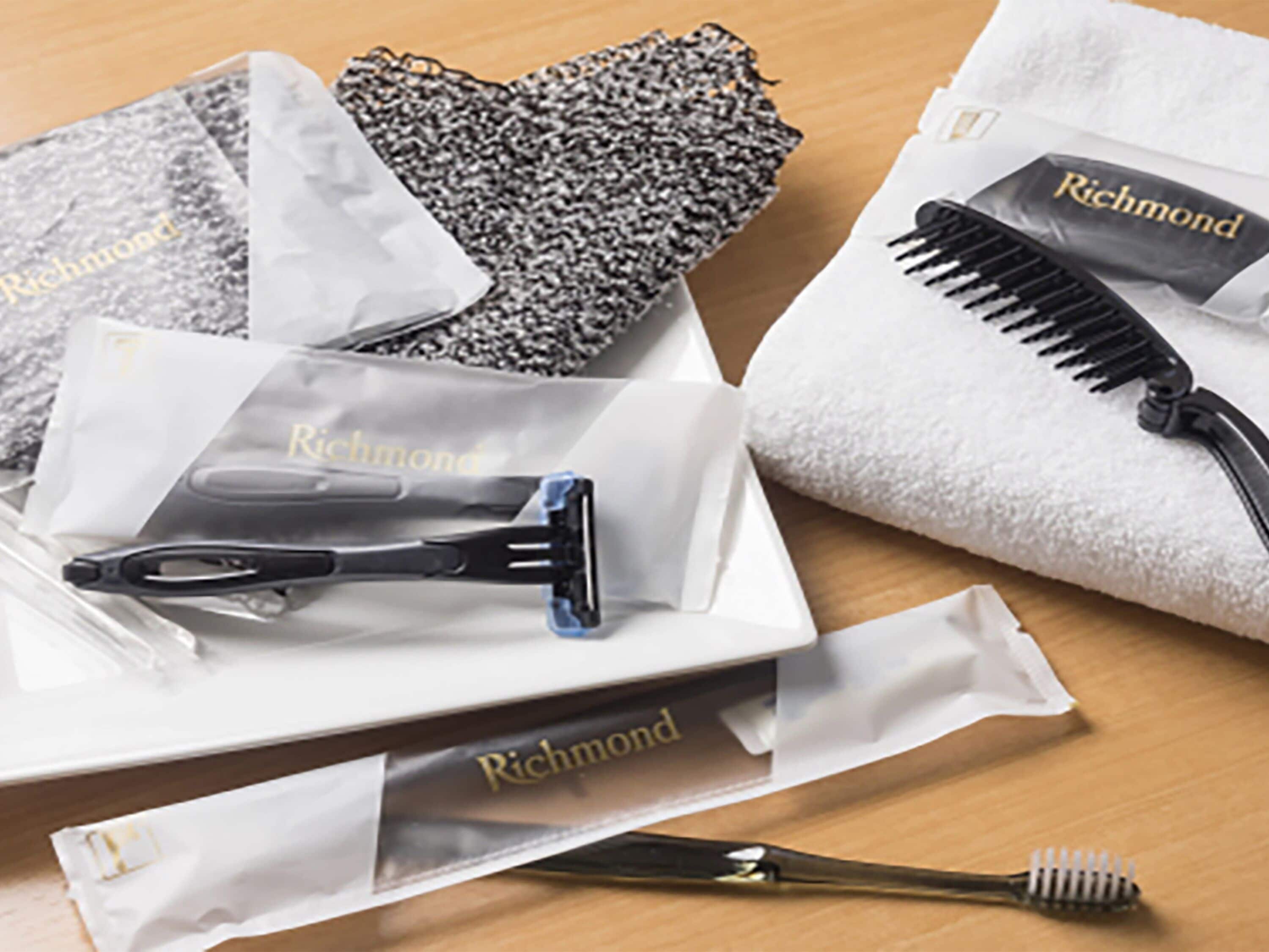 combined shower/bathtub, deep-soaking bathtub, free toiletries